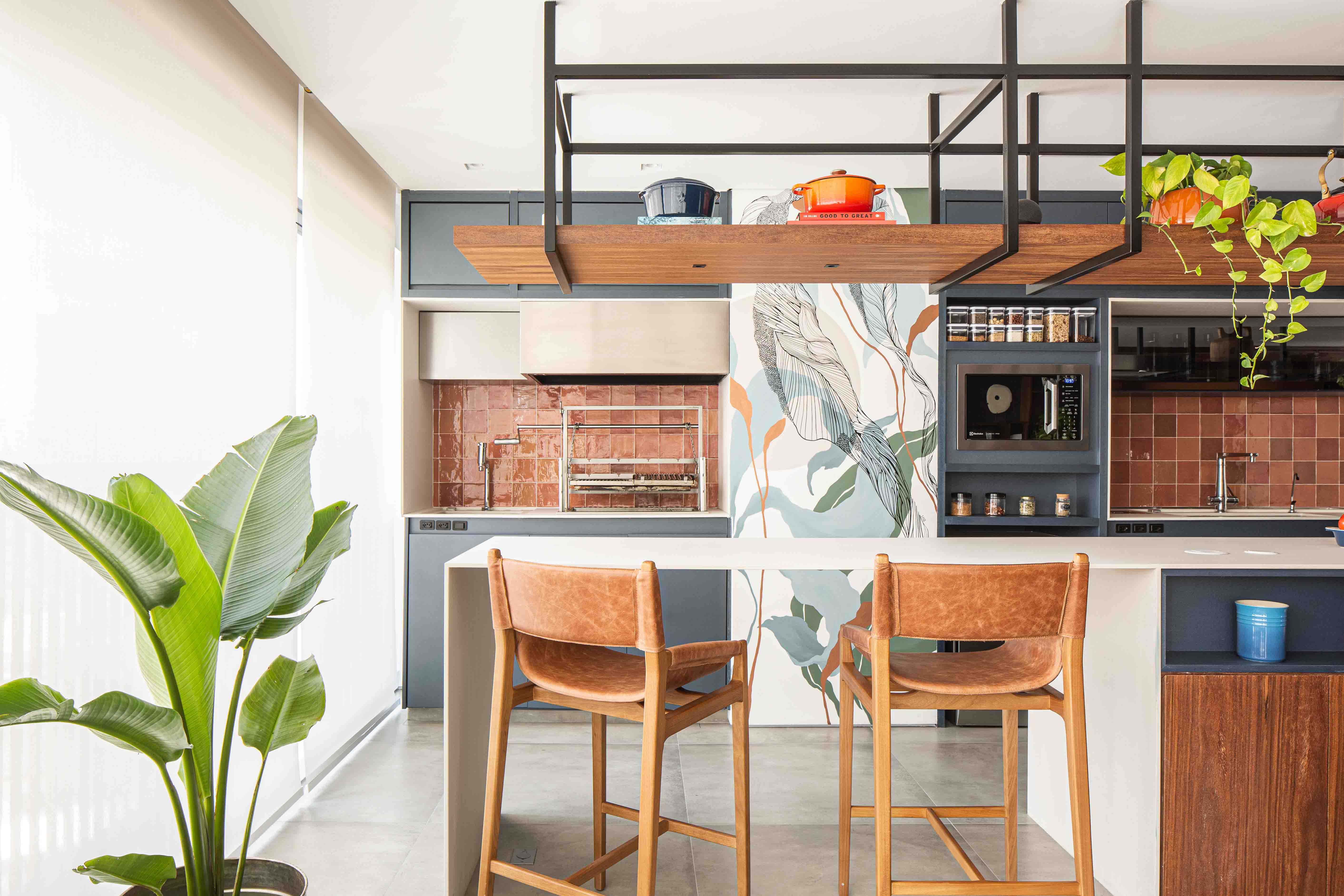 Mural exibindo os produtos da moema