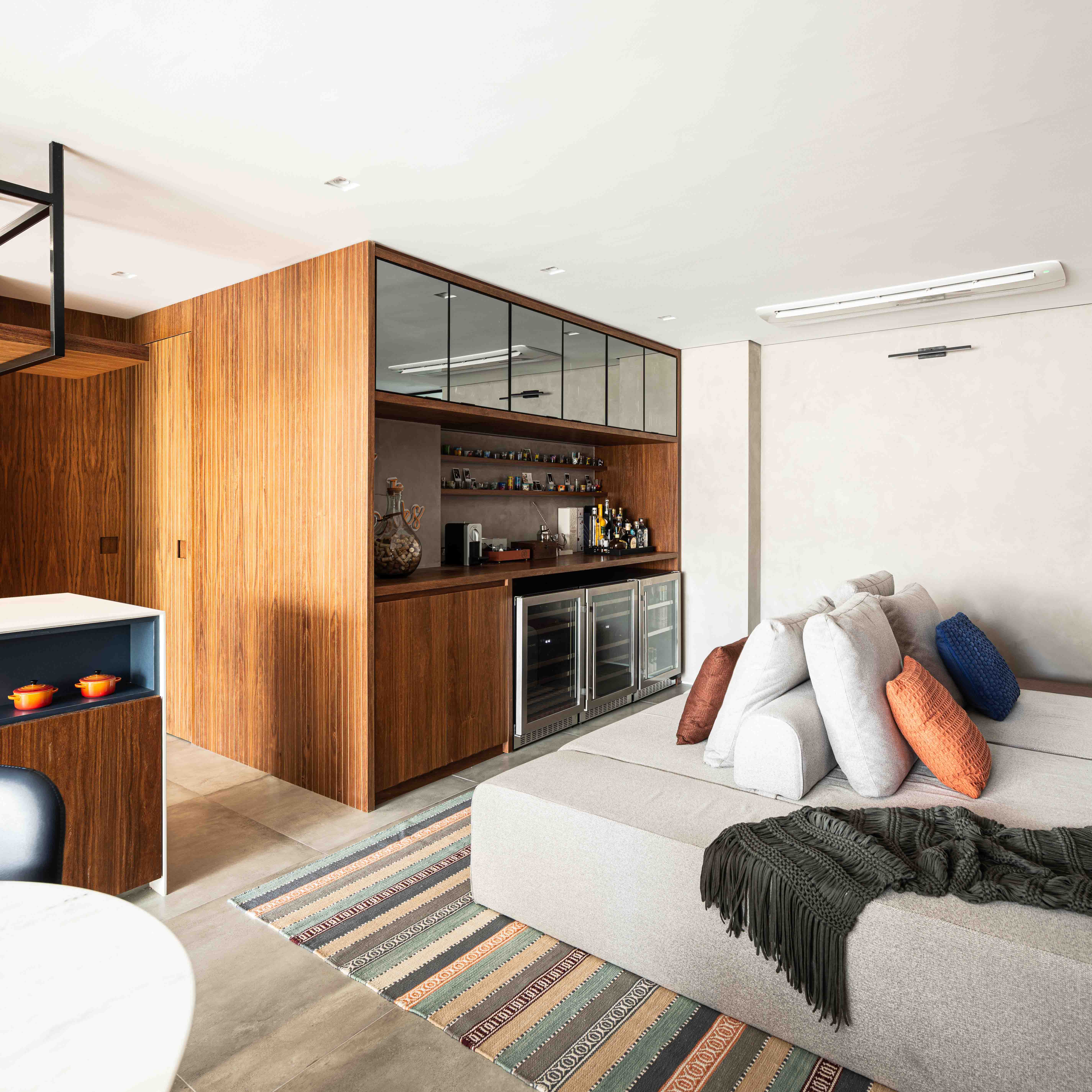 Visão frontal do banheiro