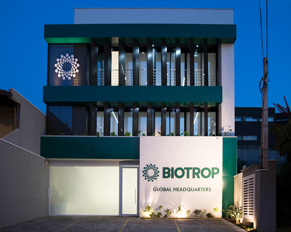 Visão da fachada do escritório da Biotrop