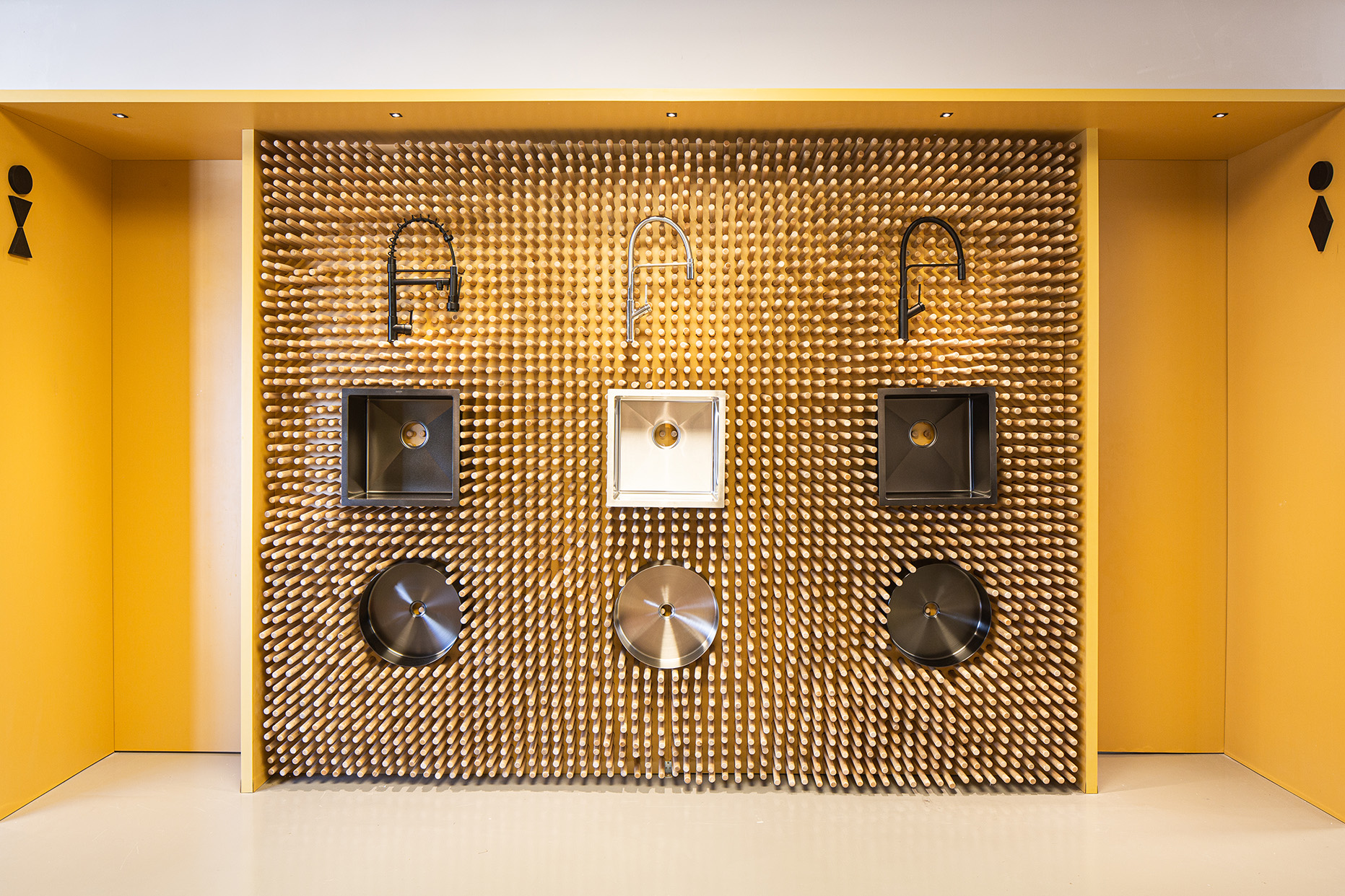 Mural exibindo os produtos da Pingoo