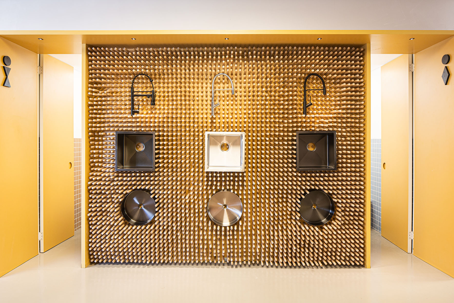 Mural exibindo os produtos da Pingoo