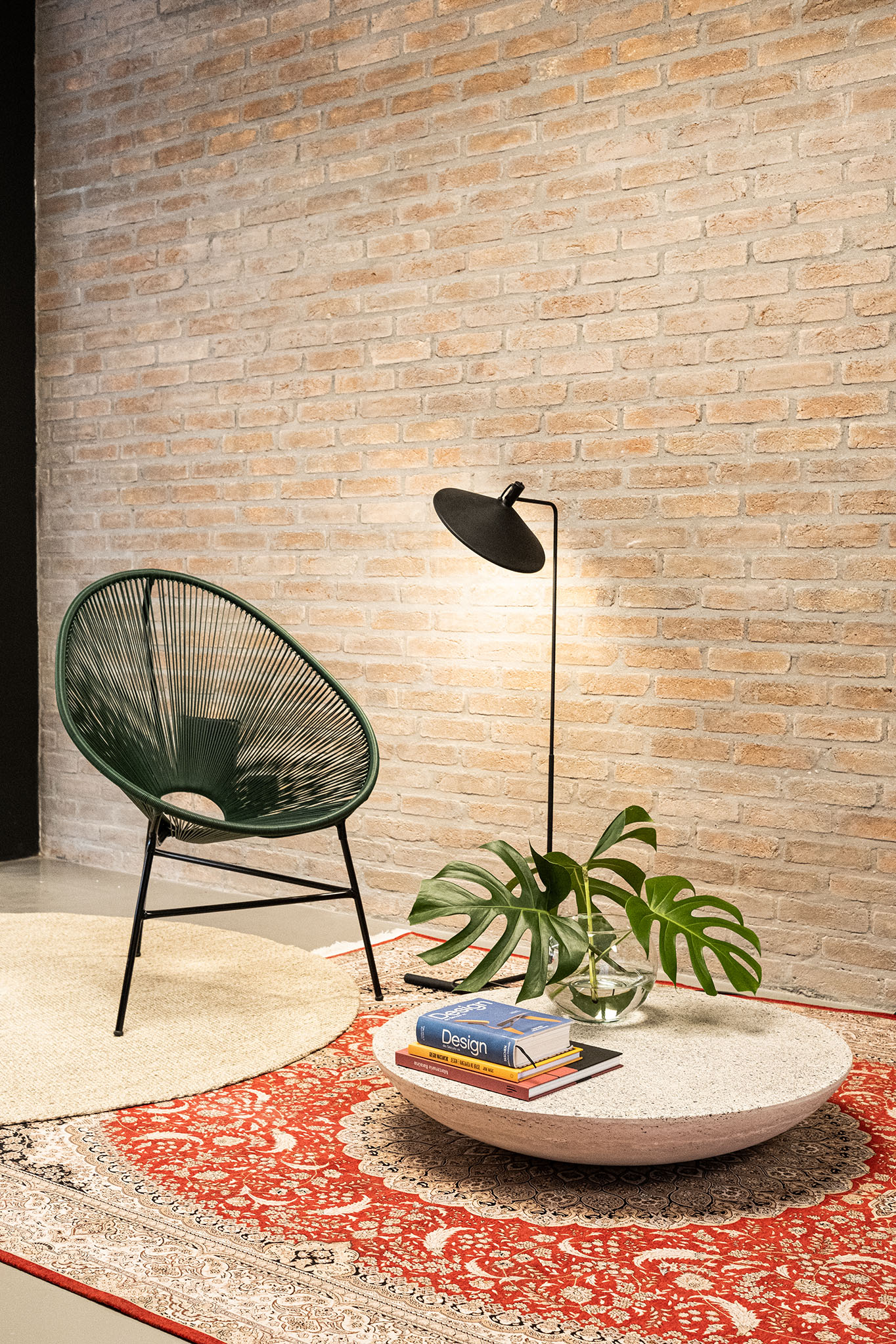 Detalhe de outra cadeira na recepção