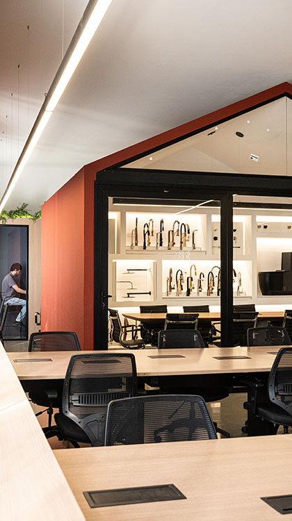 Visão do corredor ao lado da sala de reunião