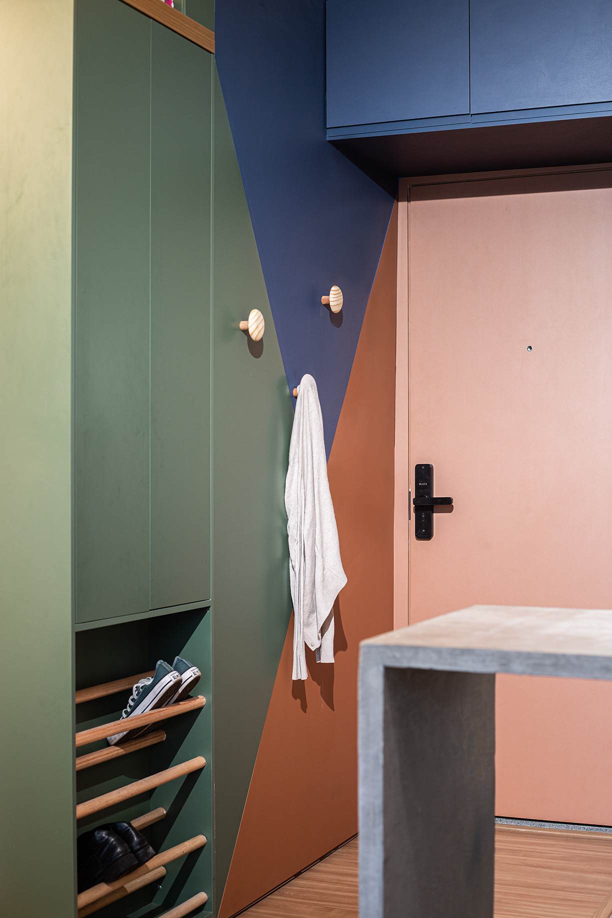 Vista da sala de estar para cozinha